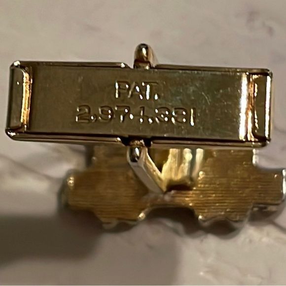 Vintage MCM 1952 mixed metal 3D gold tone whale back trolley car cuff links - Picture 12 of 15